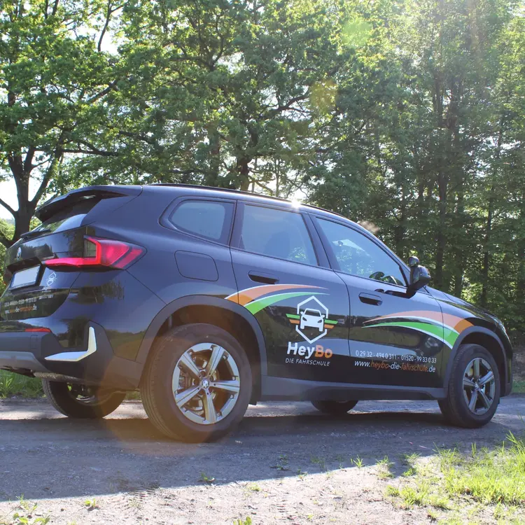 BMW X1 sDrive18i für der Führerschein der Klasse B197 oder B78 bei HeyBo - Die Fahrschule